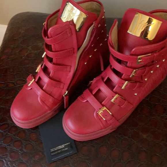 🚨Cute, stylish, and trendy red Giuseppe Zanotti - Picture 3 of 4
